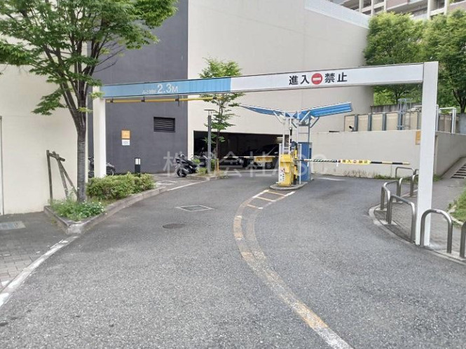 ＶＩＴＡ　ＭＯＭＯＹＡＭＡ（ヴィータ桃山）の駐車場