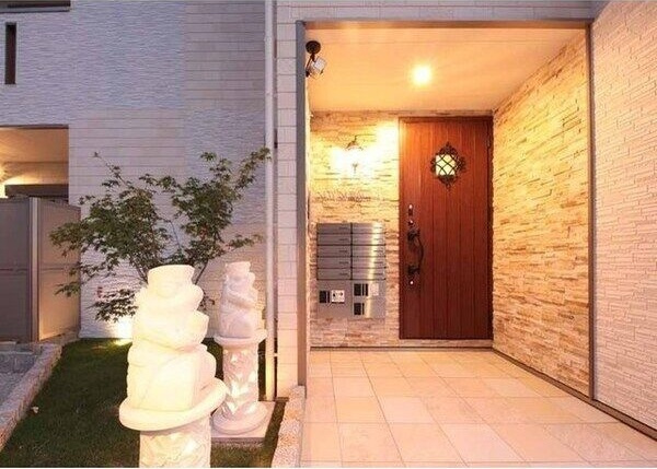 名古屋市港区入場町１丁目のアパートのエントランス