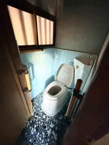東人丸町貸家のトイレ