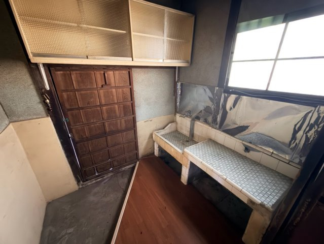 東人丸町貸家の洗面所