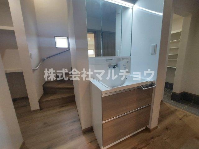 城山台戸建て②の独立洗面台|独立洗面台、朝の身支度には欠かせません