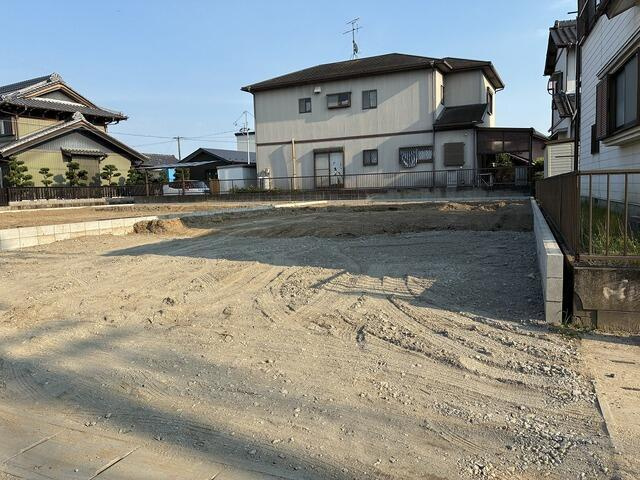 仲介手数料無料）愛西市大野山町西之割　１号棟の前面道路含む現地写真|前面道路含む現地写真です