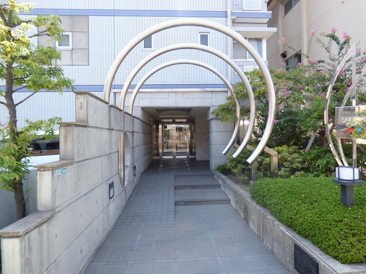 【エントランス】ジオレミヨ甲子園口 