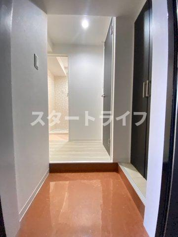 大阪市淀川区東三国２丁目の賃貸マンションの玄関