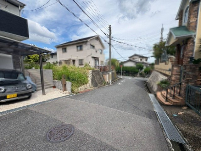 西山台２丁目　売土地の前面道路含む現地写真|初めての住宅購入！不安な事どんな事でもご相談ください。資金のことや住宅ローン、税金や制度のことまで住宅の難しいことをわかりやすく説明いたします♪