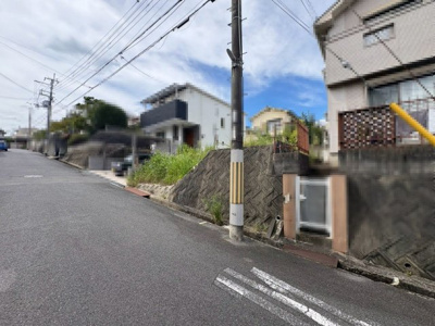【前面道路含む現地写真】 | 西山台２丁目　売土地 | お客様にとって最良のマイホームが見つかりますよう、イエストアが全力でお手伝いさせていただきます！