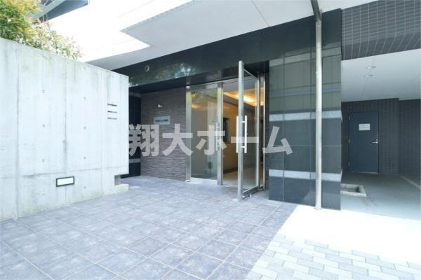 ロメック山手日暮里のエントランス