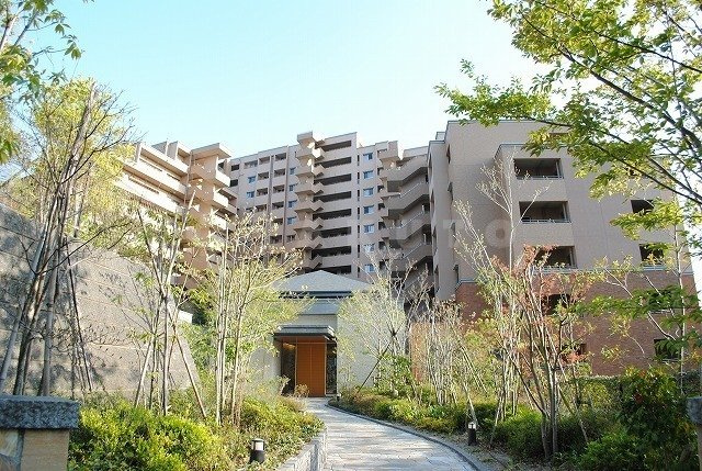 グランドメゾン万博公園南の外観|きれいな外観です