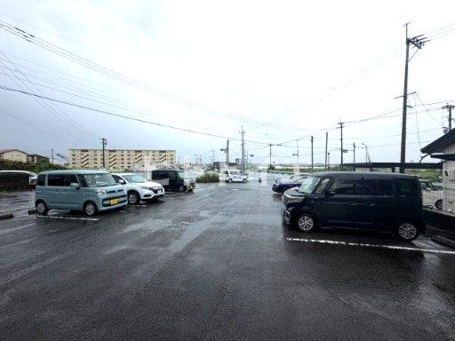 アーバンヒル広川の駐車場