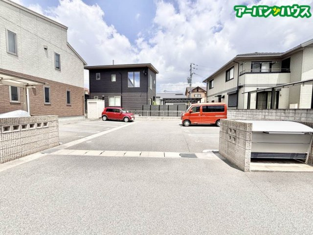 シャーメゾン葦高の駐車場