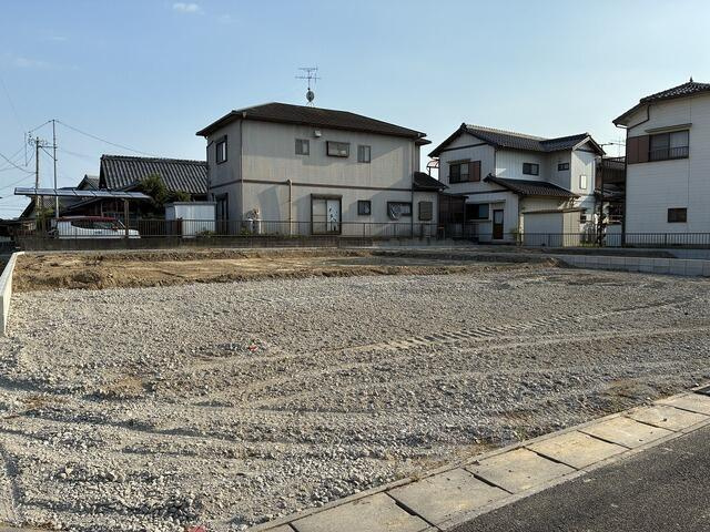 仲介手数料無料）愛西市大野山町西之割　２号棟の前面道路含む現地写真|前面道路含む現地写真です