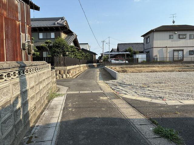 仲介手数料無料）愛西市大野山町西之割　２号棟の前面道路含む現地写真|（2号棟）