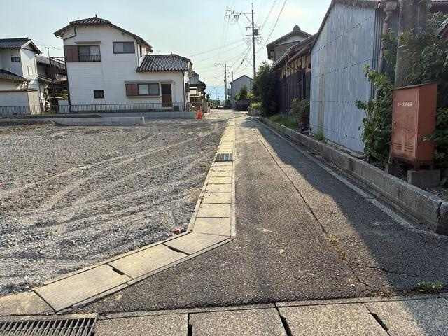 仲介手数料無料）愛西市大野山町西之割　２号棟の前面道路含む現地写真|（2号棟）