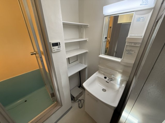 マンション桂風の洗面所|明るい洗面所です
