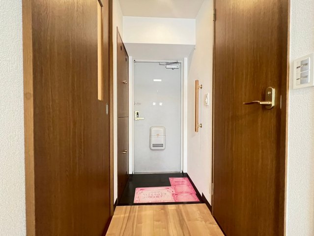 グラヴィールの玄関