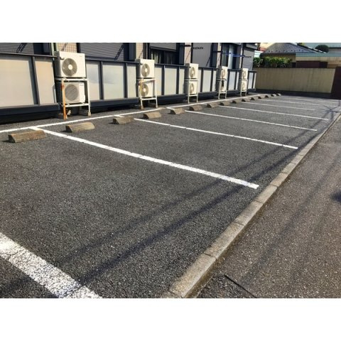 グレイスコートの駐車場