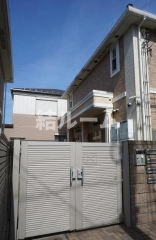 東久留米市浅間町３丁目のアパートのエントランス