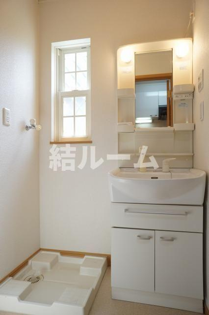 東久留米市浅間町３丁目のアパートの洗面所