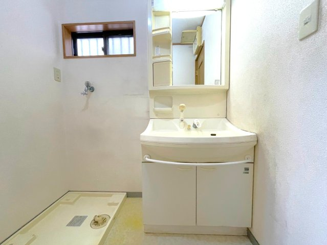 ◆市バス「下久我」停まで徒歩２分◆全室２面採光の４ＤＫ住宅◆周辺環境充実◆伏見区久我東町の独立洗面台|独立洗面台