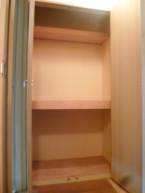 ドミールＡの収納|玄関前・和室のお部屋に収納スペース