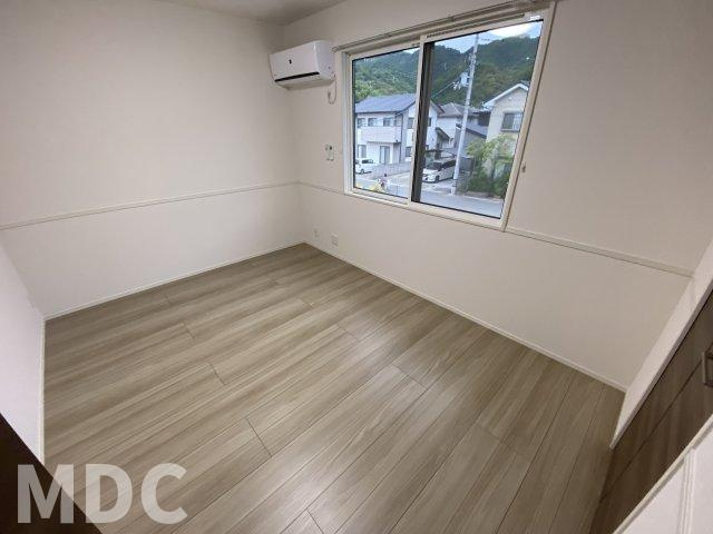 クレスト八万の洋室