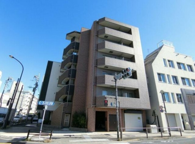 【外観】 | リブリ・ドルチェ | 鉄筋コンクリート造のがっちりとした建物。
