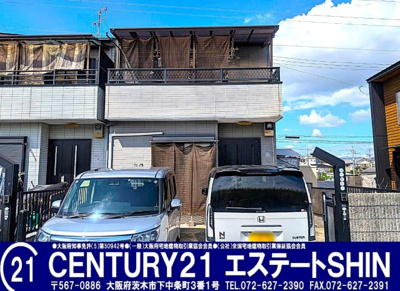 【外観】 | 高槻市唐崎中3丁目　中古戸建 | ■前面道路幅員約6.5ｍのため車庫入れスムーズ■車種により2台駐車可能■目の前は淀川河川敷のため見晴らしが良いですよ♪【注釈】AI加工により家具等を消去した画像を使用しています。
