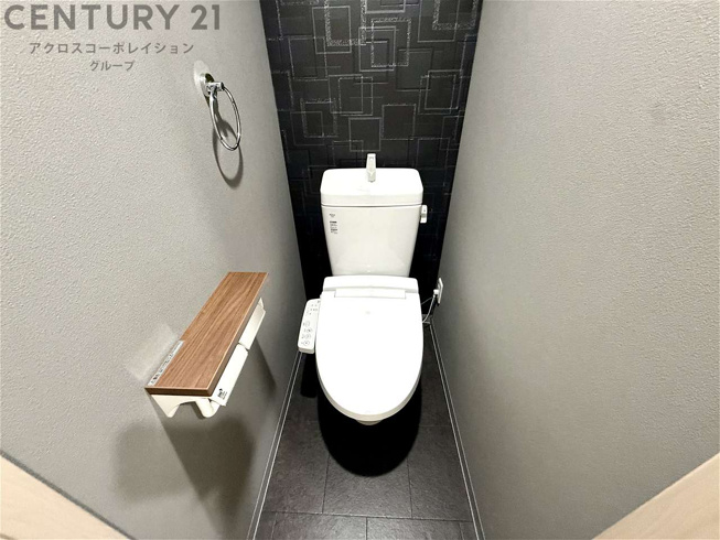 温水洗浄便座付きのトイレです♪