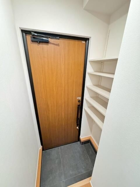 ＷＥＬＬＮＥＳＴ　ＲＯＯＭ　大岡山の玄関
