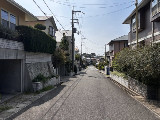 神戸市須磨区多井畑東町戸建の前面道路含む現地写真