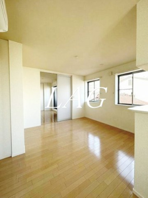 【居間・リビング】 | パルムコート | 洋室のお部屋です。