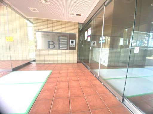 リバティパーク枚方　B棟のエントランス