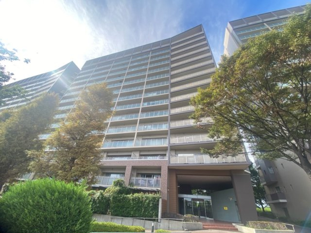 リバティパーク枚方　B棟の外観