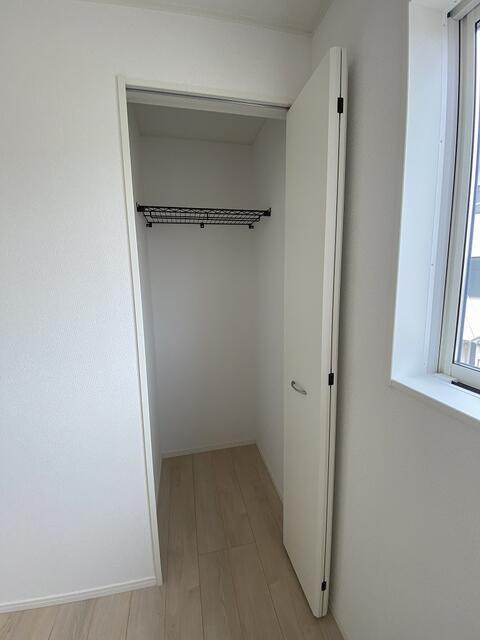 沼津市沢田町の新築一戸建の収納|２階洋室５．２帖　クローゼット収納