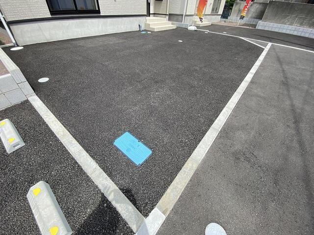 沼津市沢田町の新築一戸建の駐車場|駐車場２台並列可能です