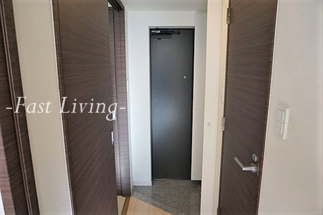 クレール千代田岩本町の玄関