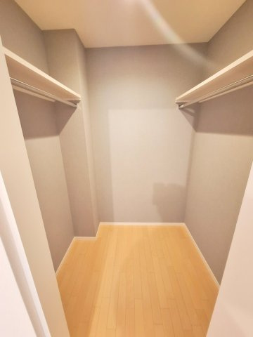 サンワヒルズの収納|★たっぷり収納のウォークイン★