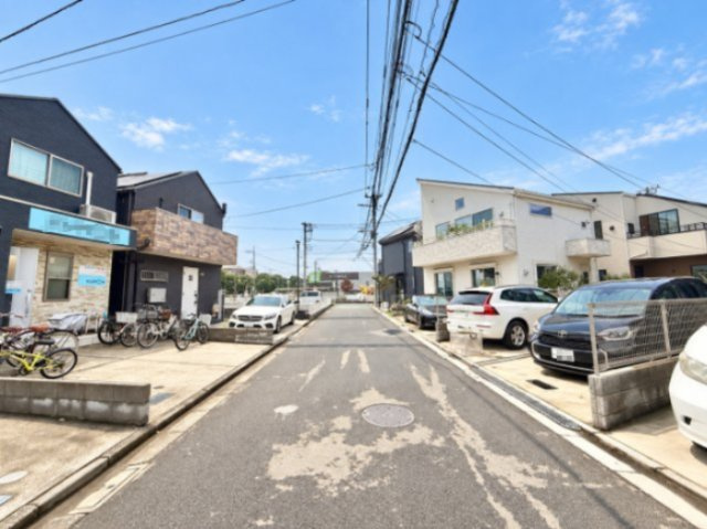 三鷹市牟礼5丁目　新築戸建の前面道路含む現地写真|2026.09.28撮影

現地ご見学希望・資料請求などお気軽にお問い合わせ下さい！
03-5990-5201