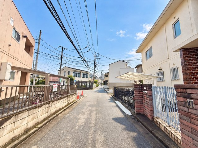 三鷹市牟礼5丁目　新築戸建の前面道路含む現地写真|2026.09.28撮影

現地ご見学希望・資料請求などお気軽にお問い合わせ下さい！
03-5990-5201