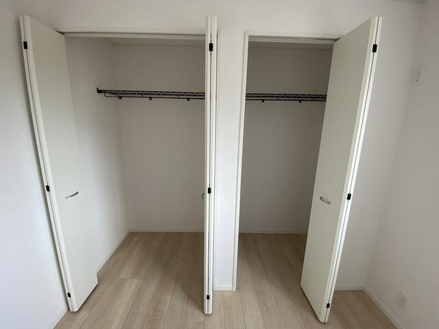 沼津市沢田町の新築一戸建の収納|２階南側洋室４．５帖　クローゼット収納