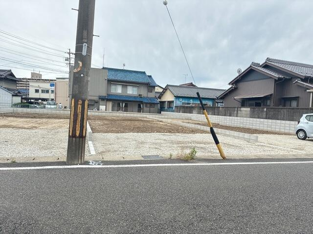 仲介手数料無料）愛西市須依町　２号棟の前面道路含む現地写真|前面道路含む現地写真です