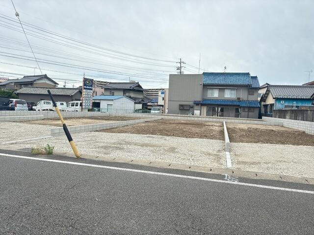 仲介手数料無料）愛西市須依町　２号棟の前面道路含む現地写真|前面道路含む現地写真です