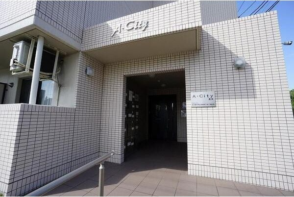 A・City港栄のエントランス