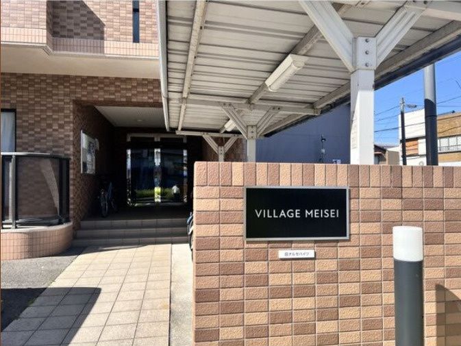 VILLAGE MEISEIのエントランス