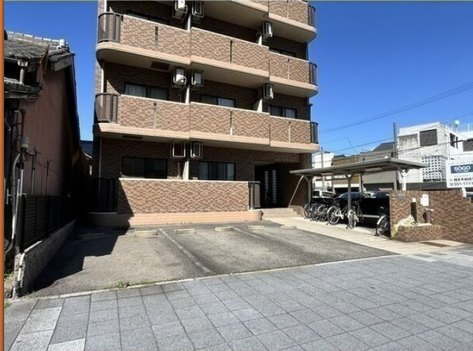VILLAGE MEISEIの駐車場