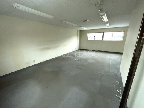 堺市東区草尾倉庫付事務所の内装