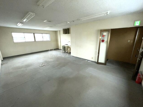 堺市東区草尾倉庫付事務所の内装