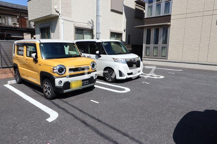 エミネンスの駐車場