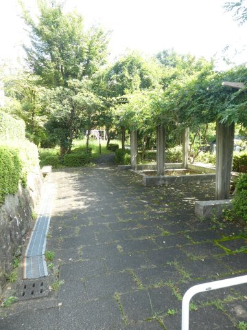 敷地内に公園もあってお子様も安心です。