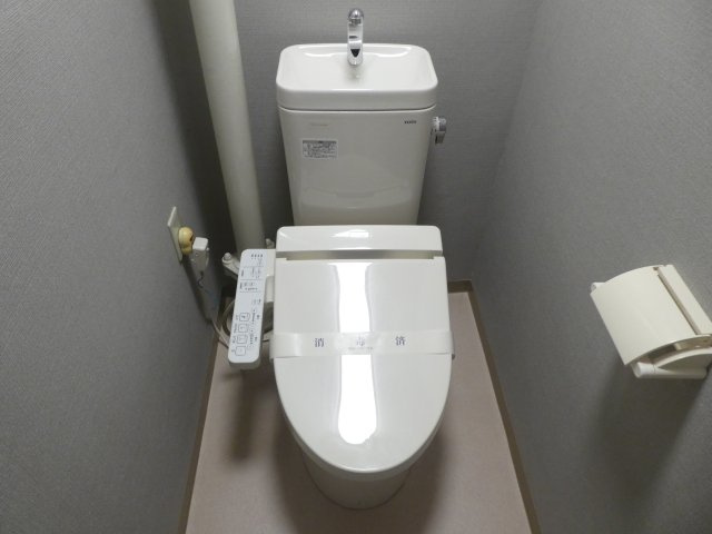 温水暖房洗浄便座付きです。